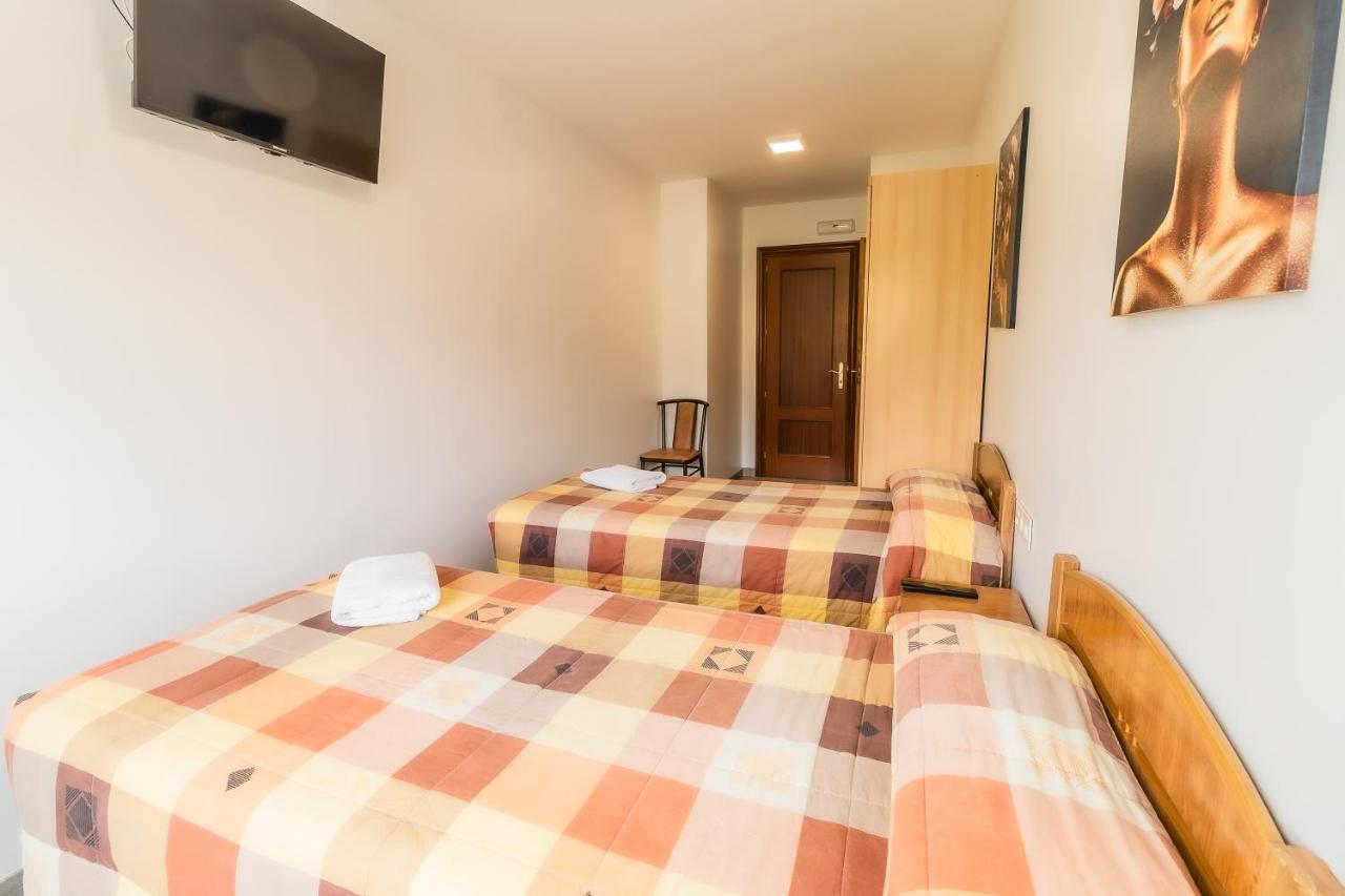 Hostal - Restaurante La Buena Villa By Vivere Stays Villalonquéjar Εξωτερικό φωτογραφία
